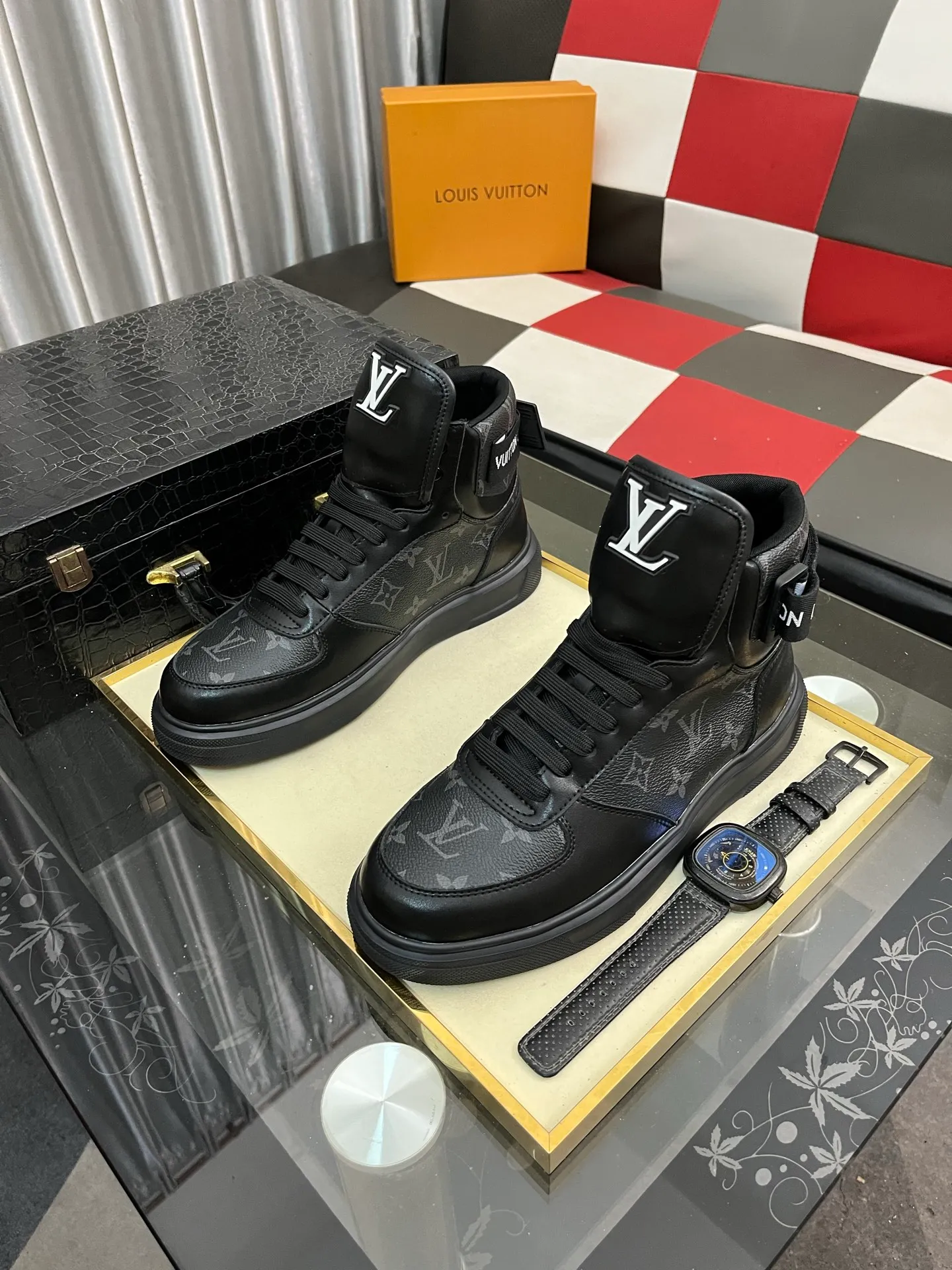 Men's shoes💰440⌚️⌚️"LOUI* VUITTO*" popular men's casual shoes, genuine Italian development💯purchasing level quality✔️The upper is made of first-layer cowhide, comfortable and soft sheepskin feet⚡️Fashionable and versatile. The toe last shape is firm and full, and the soles are made from LV original molds and can be moved in and out of the counter at will. Light and comfortable on the foot~purely handmade, details determine quality! Size:38-442️⃣Colors available